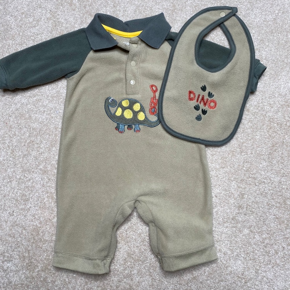 Okie Dokie warm fleece dinosaur onesie with matching bib size 0-3 months